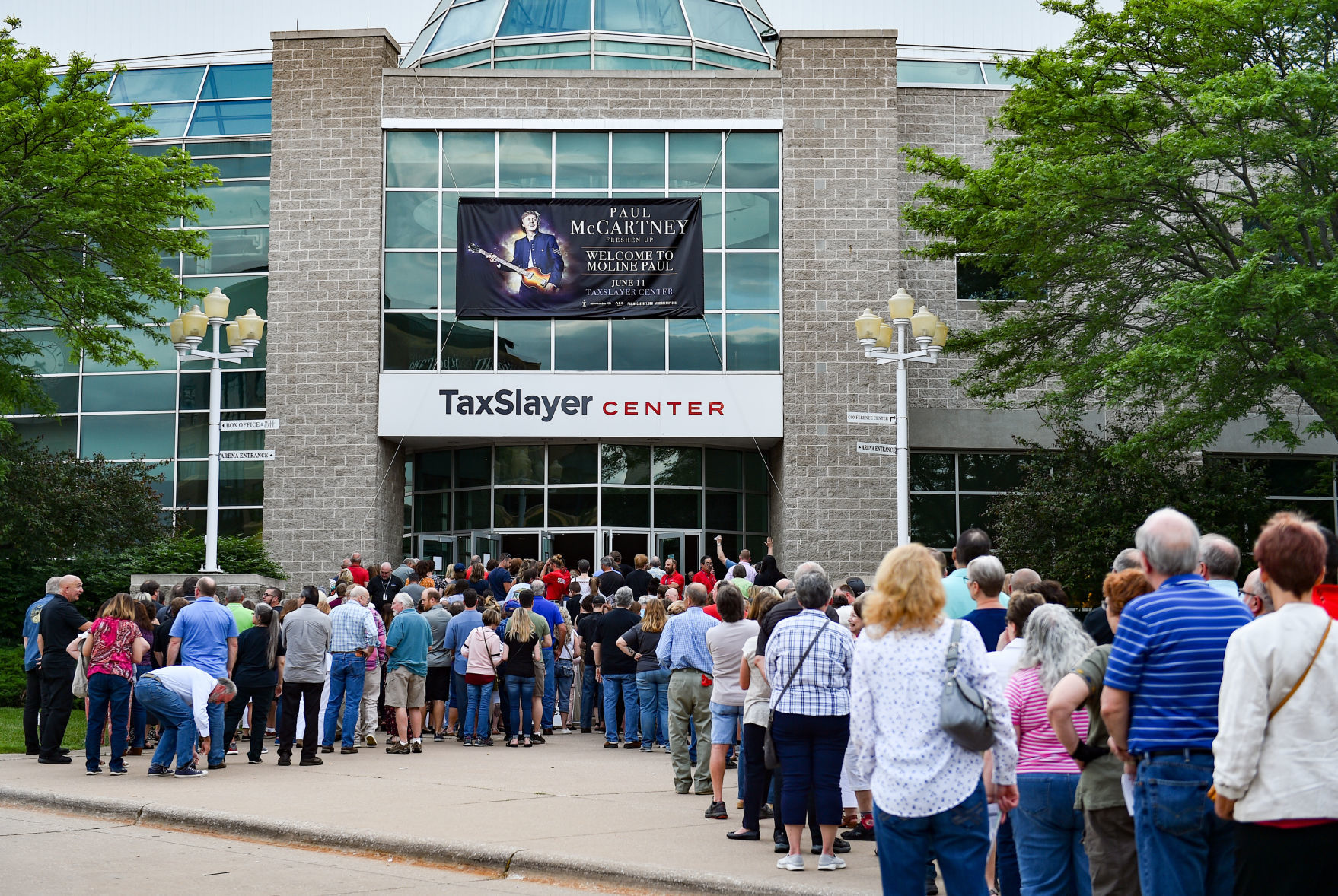 061219-McCartney-Fans-044a.jpg